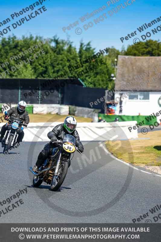 Vintage motorcycle club;eventdigitalimages;mallory park;mallory park trackday photographs;no limits trackdays;peter wileman photography;trackday digital images;trackday photos;vmcc festival 1000 bikes photographs